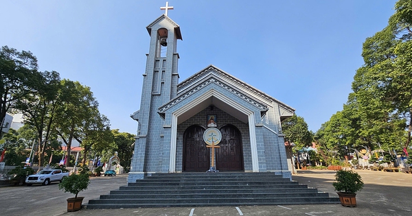 Nhà thờ Chính tòa Buôn Ma Thuột - kiến trúc nhà dài Ê Đê truyền thống