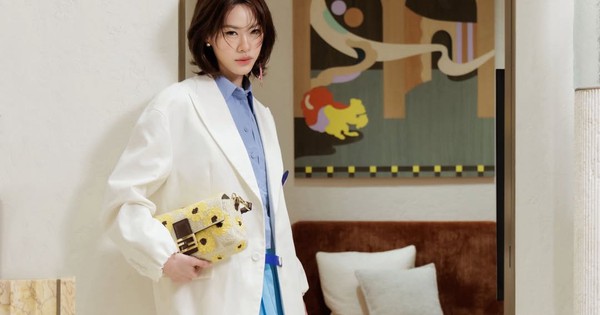 Diện chân váy xếp ly để nàng luôn cuốn hút mỗi ngày