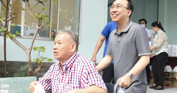 Hàng ngàn người dân TP.HCM hào hứng đi khám sức khỏe miễn phí