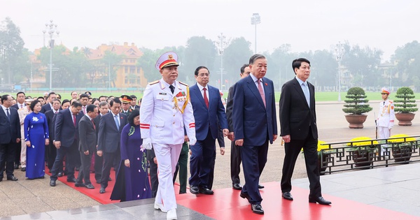 Lãnh đạo Đảng, Nhà nước, đại biểu Quốc hội vào Lăng viếng Chủ tịch Hồ Chí Minh