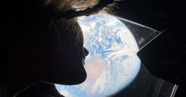 iPhone 17 Pro Max ghi dấu ấn lịch sử khi chụp ảnh Trái đất từ không gian