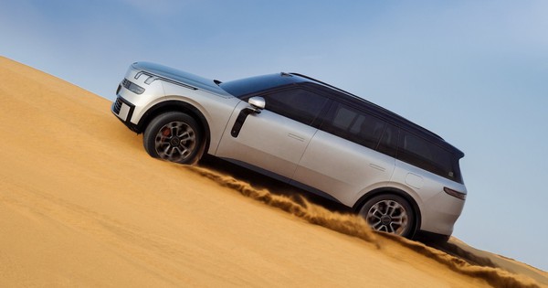 Khoang nội thất hạng thương gia trên Lynk & Co 900