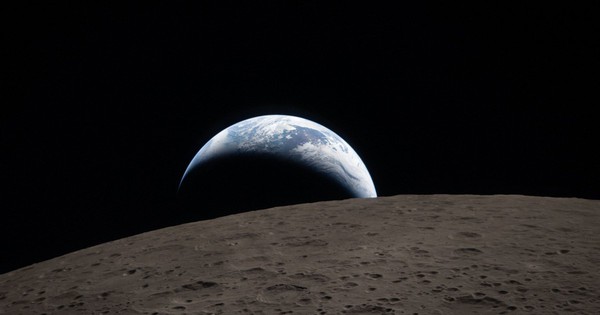 NASA công bố bức ảnh lịch sử về cảnh 'trái đất lặn'