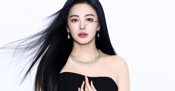 'Song Hye Kyo Trung Quốc' Trương Vũ Kỳ vạ miệng trên sóng trực tiếp