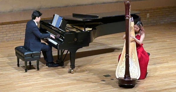 Cô gái Việt chơi hạc cầm tại Mỹ: Hành trình khổ luyện, từng bật máu đầu ngón tay