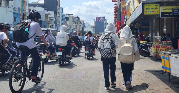 TP.HCM nắng nóng như đổ lửa, trường học, phụ huynh ứng phó