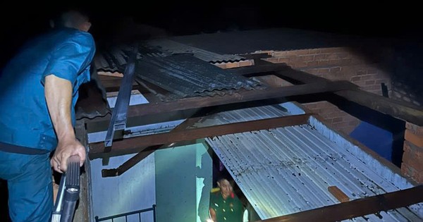 Lốc xoáy tại Bảo Lộc gây tốc mái nhà nhiều nhà dân