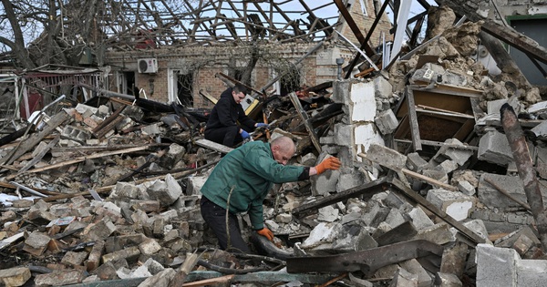 Chiến sự Ukraine ngày 1.506: Giao tranh UAV leo thang, Mỹ tính nới trừng phạt dầu Nga