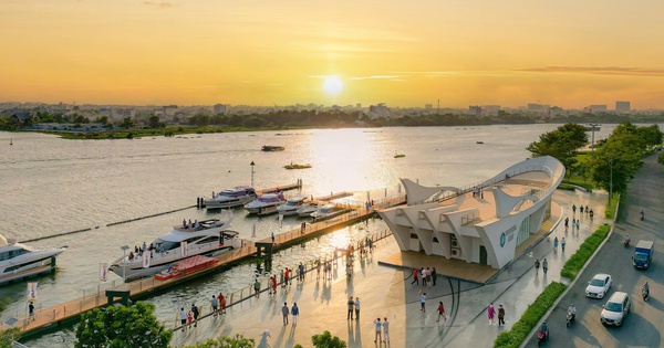 Van Phuc City - 'Vũ khúc hoàng hôn' triệu view giữa lòng Sài Gòn sôi động