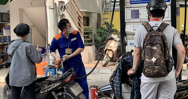 Giá xăng dầu đồng loạt giảm mạnh từ chiều 9.4, Việt Nam thấp hơn các nước láng giềng