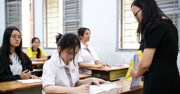 Ôn thi tốt nghiệp THPT: Thủ khoa Bách khoa ghi chép kiểu này để nhớ lâu