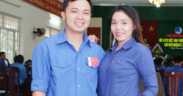 Chuyện tình đẹp bắt đầu từ những chai nước miễn phí trước cổng trường