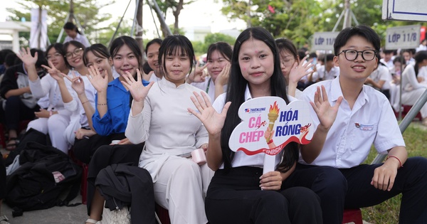 School Tour Tiếp sức mùa thi: Giúp học sinh giải tỏa áp lực thi cử