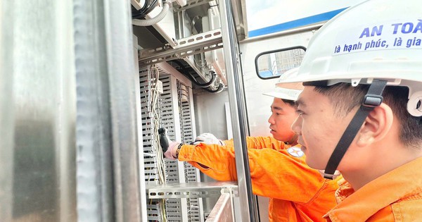 Những 'cú chạm' thực tế ở ngành điện thành phố mang tên Bác