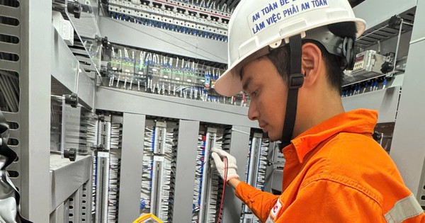 Ở đâu sự cố về điện, ở đó có anh công nhận điện lực ngay