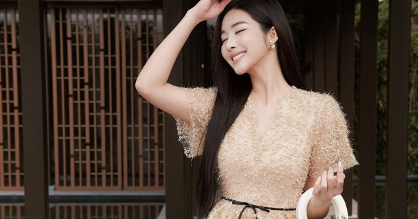 Gợi cảm tinh tế, thu hút mọi ánh nhìn với trang phục cổ chữ V