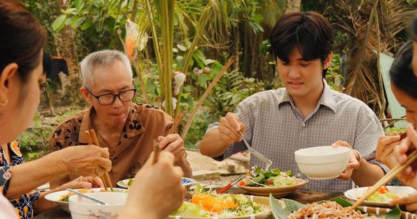 Chàng trai khiến nhiều người 'bụng réo' lúc nửa đêm  với các clip món ngon miền Tây
