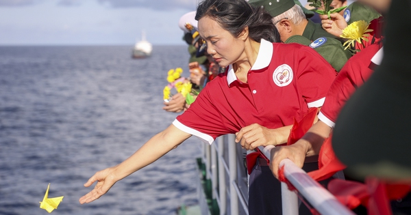 Những giọt nước mắt tri ân giữa ngàn khơi Tổ quốc