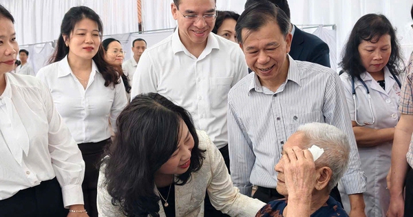 Triển khai khám sức khỏe định kỳ cho người dân