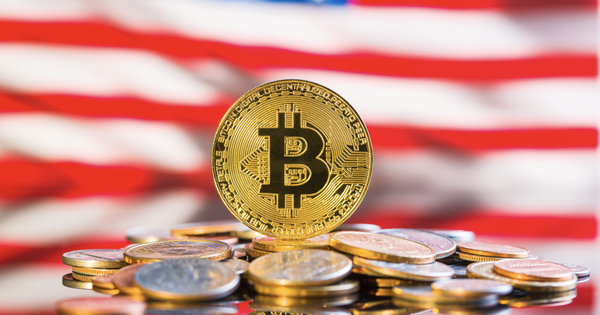 Giá Bitcoin hôm nay 15.5.2026: Tăng vọt lên 82.000 USD
