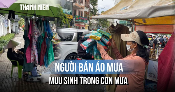Mưa đầu mùa mang thêm thu nhập cho người bán hàng rong TP.HCM