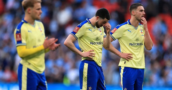 Quay lén đối thủ, Southampton bị tước quyền đá chung kết play-off thăng hạng Ngoại hạng Anh