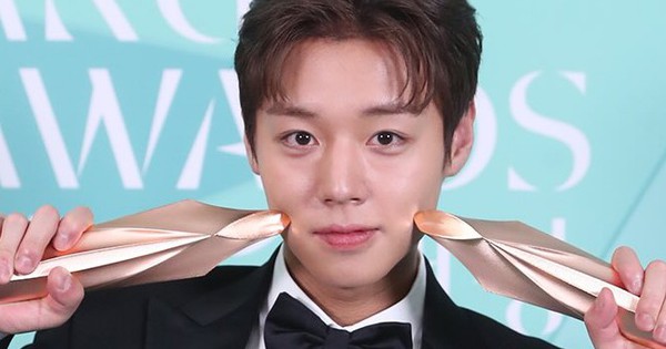 Nam chính 'Dưới bóng điện hạ' Park Ji Hoon tổ chức fancon tại Việt Nam