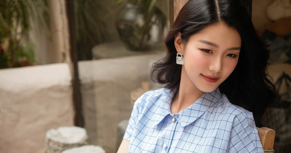 Đầm sơ mi tối giản, sang trọng nhưng linh hoạt tuyệt vời