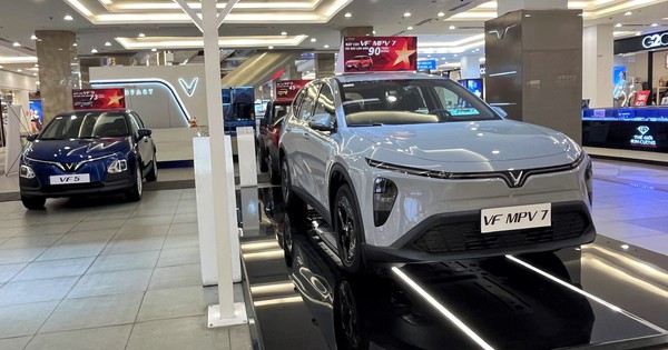 Xe gia đình cỡ nhỏ: Toyota Veloz vượt mặt Mitsubishi Xpander, xe điện VinFast vẫn 'chiếm sóng'