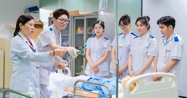 Thiếu hụt điều dưỡng, tìm giải pháp thu hút tuyển sinh
