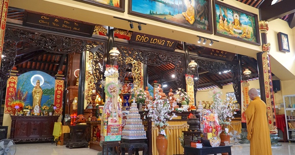 Chùa trong hẻm ở TP.HCM: Ngôi chùa 204 năm tuổi lưu giữ nhiều tượng gỗ cổ