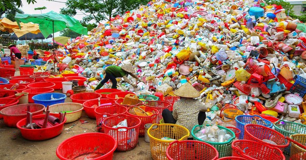 2 năm đổi lấy 1/500 giây: Bức ảnh 'núi nhựa khổng lồ' của Việt Nam giành giải quốc tế