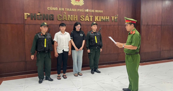 Công an TP.HCM khởi tố cặp vợ chồng bán hàng giả nhãn hiệu quy mô lớn