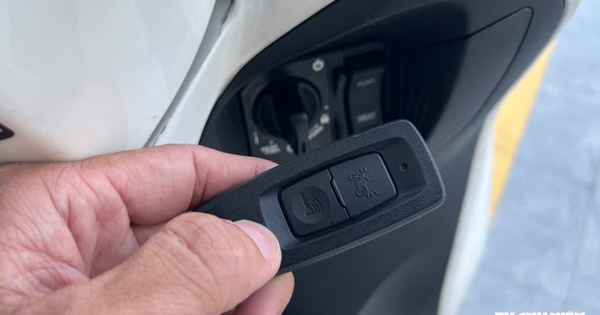 Cách nhận biết chìa khóa thông minh smartkey xe máy sắp hết pin