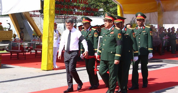 Thủ tướng Lê Minh Hưng dự lễ truy điệu, an táng 28 hài cốt liệt sĩ