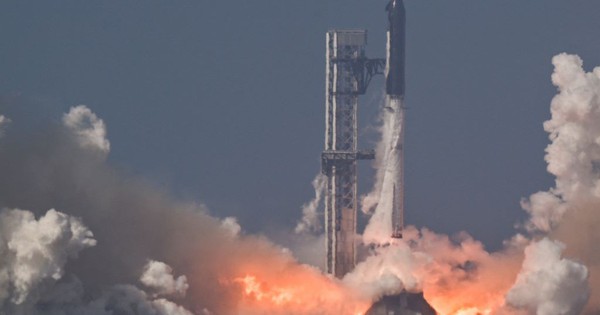 Tổ hợp Starship V3 khổng lồ của SpaceX lần đầu rời bệ phóng