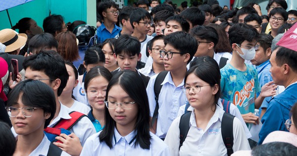 Thi Phổ thông Năng khiếu: Tiếng Anh 'dễ', văn hỏi về Nam bộ và sự lựa chọn