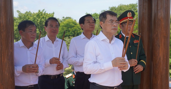 Thủ tướng Lê Minh Hưng dâng hương tại các 'địa chỉ đỏ' ở tỉnh Quảng Trị
