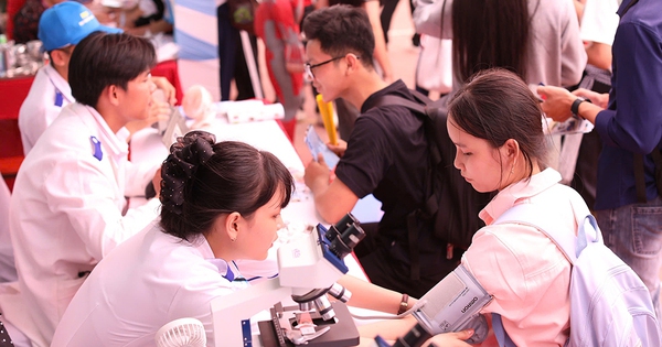 Tuyển sinh ĐH 2026: Thêm nhiều tổ hợp môn mới cho ngành sức khỏe