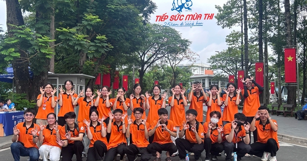 Thí sinh khóc vì quên giấy tờ, cả điểm thi cùng vào cuộc