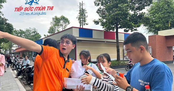 Tình nguyện viên hóa shipper, chạy nước rút hỗ trợ thí sinh