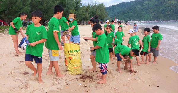 Thầy trò cùng lan tỏa tình yêu môi trường biển