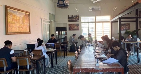 'Biến' quán cà phê thành... văn phòng di động: Đừng quá lạm dụng