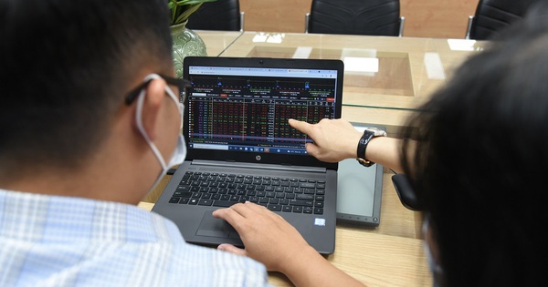 Một cá nhân bị xử phạt gần nửa tỉ đồng do bán chui cổ phiếu