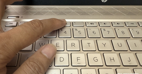 Đèn trên phím F4 của laptop có công dụng gì?