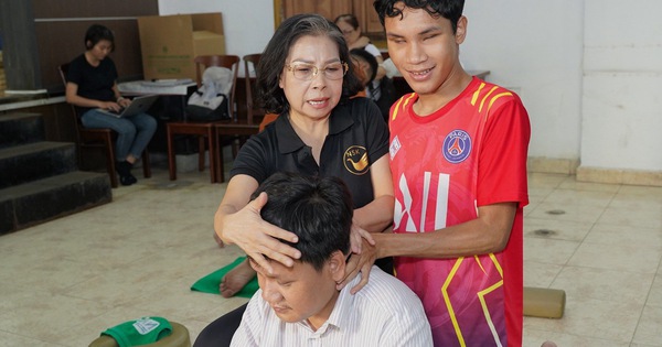 Không còn hội người mù quận, huyện: Người mù ở TP.HCM chật vật tìm lối đi