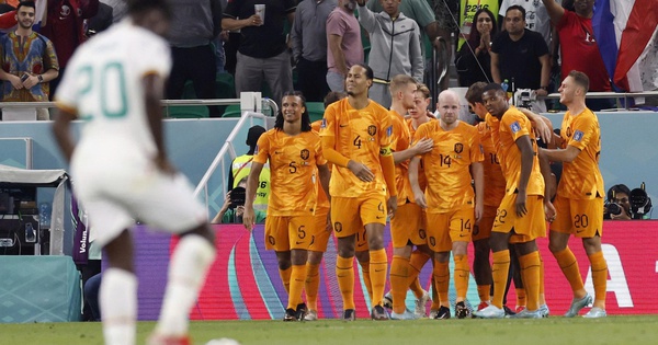 Hà Lan mạo hiểm mang đội hình ‘dị’ đến World Cup, HLV Koeman nói gì?