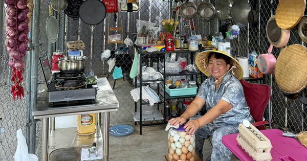 Gian bếp, mẹt tre đậm chất miền Tây của gia đình người Việt ở Mỹ