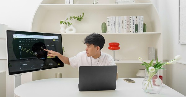 Biến gian phòng nhà bạn thành văn phòng di động với màn hình LG Smart Monitor Swing