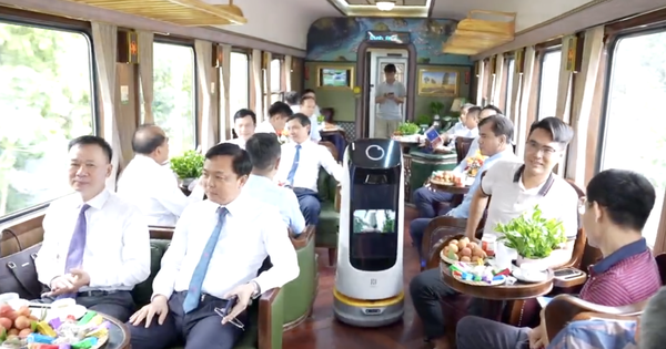 Lần đầu tiên đường sắt đưa robot AI phục vụ trên tàu